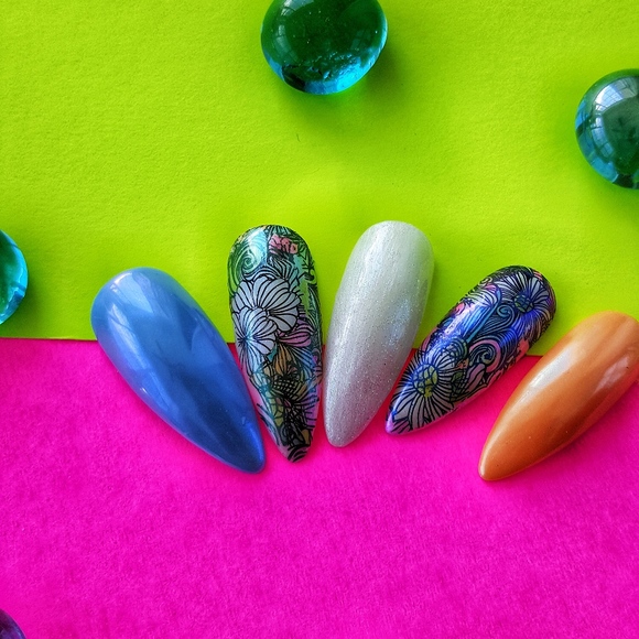 "FLORA" Floral Press-On Nails * Full Set* - Picture 2 of 6